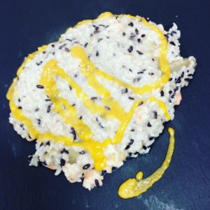 Risotto ai gamberi e carciofi con crema di carota alla curcuma