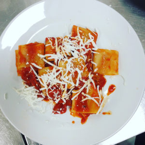 Pasta fresca con pomodorino infornato e cacioricotta