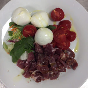Mozzarella di bufala e prosciutto crudo alla barese